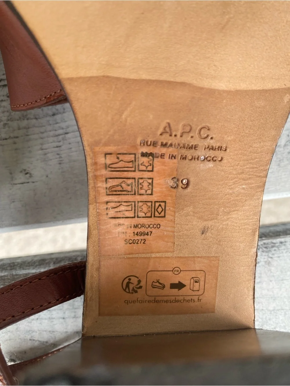 A.P.C. Tess Leather Buckle Block Heel Strappy Sandals Hazelnut Quiet Luxury 39/9